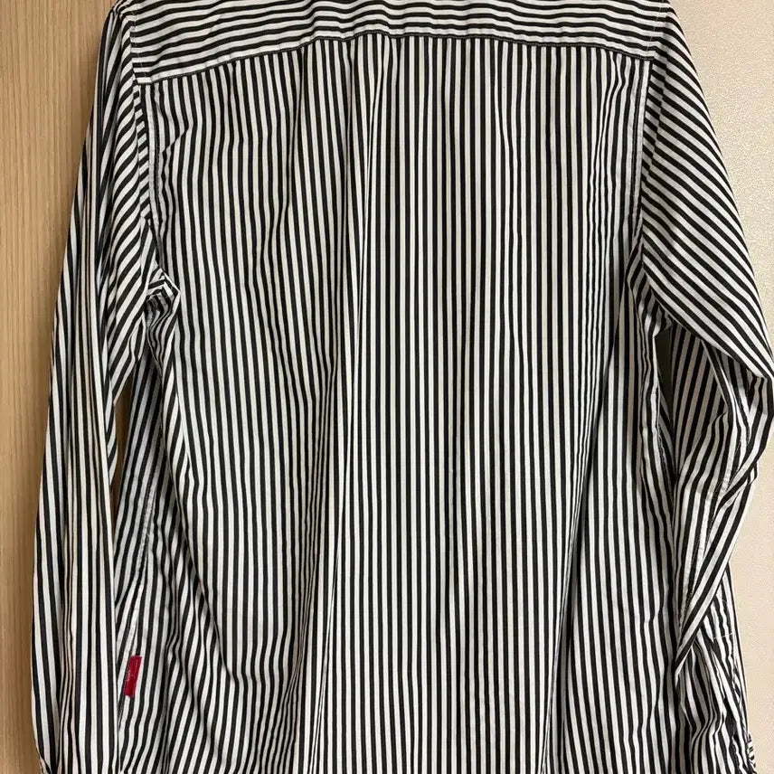 [BUNJANG] Topten Stripe Heart Embroidered Shirt / 탑텐 스트라이프 하트 자수 셔츠 100