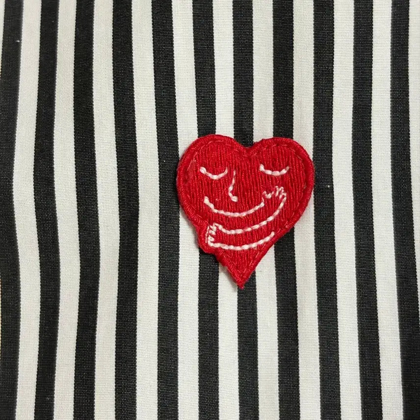 [BUNJANG] Topten Stripe Heart Embroidered Shirt / 탑텐 스트라이프 하트 자수 셔츠 100