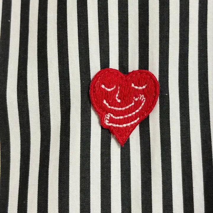 [BUNJANG] Topten Stripe Heart Embroidered Shirt / 탑텐 스트라이프 하트 자수 셔츠 100