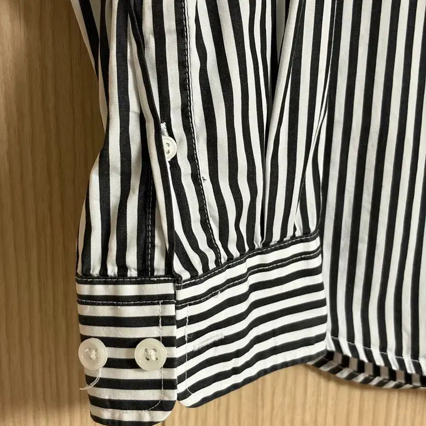 [BUNJANG] Topten Stripe Heart Embroidered Shirt / 탑텐 스트라이프 하트 자수 셔츠 100