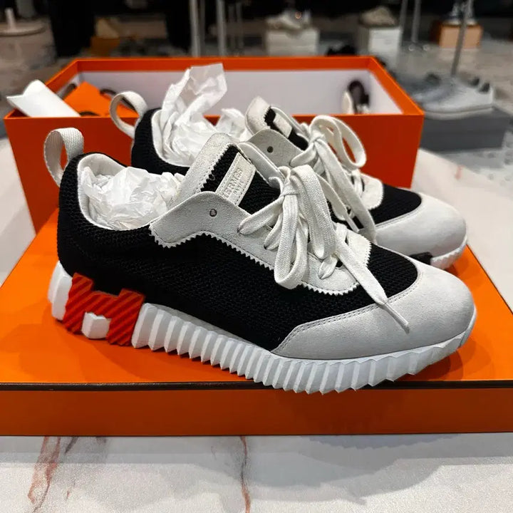 [BUNJANG] Hermes Bouncing Mesh Suede Goatskin Sneakers / 에르메스 바운싱 메쉬 스웨이드 고트스킨 누아블랑 38사이즈