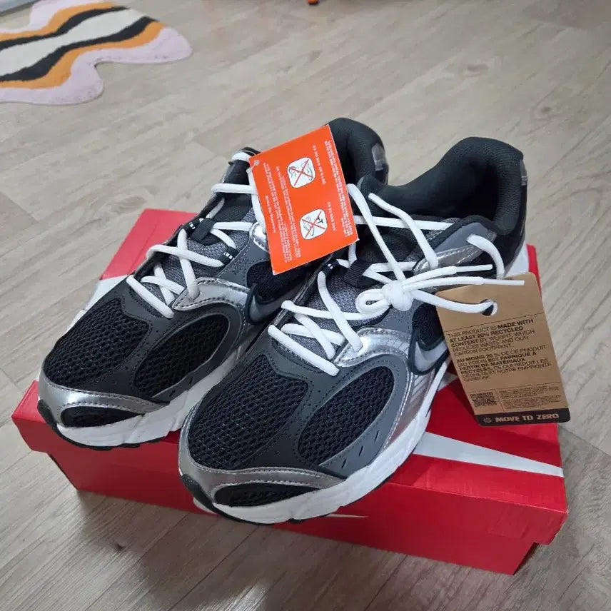 [BUNJANG] Nike v5 RNR Sneakers / 나이키 v5 RNR 285 새상품