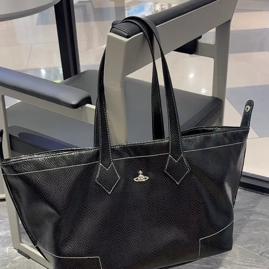 [BUNJANG] Vivienne Westwood Small Logo Tote Bag - Black / 비비안 웨스트우드 여성 토트백 블랙 스몰로고 가죽