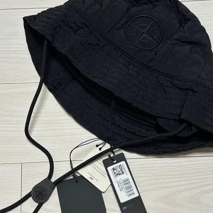 [SOLD OUT] 스톤아일랜드 로고 패디드 버킷햇 22fw XL 새상품