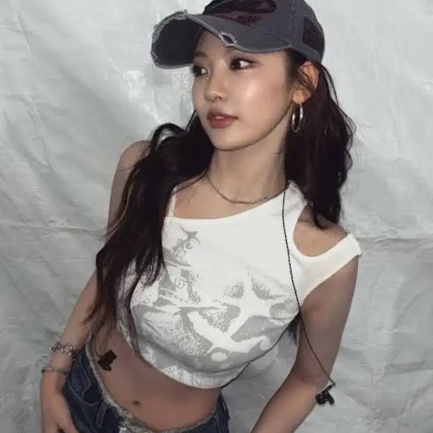 [BUNJANG] K.OD Ningning Lip Cutout Top / k.od 케이오드 립컷아웃탑 에스파 닝닝 착용 y2k
