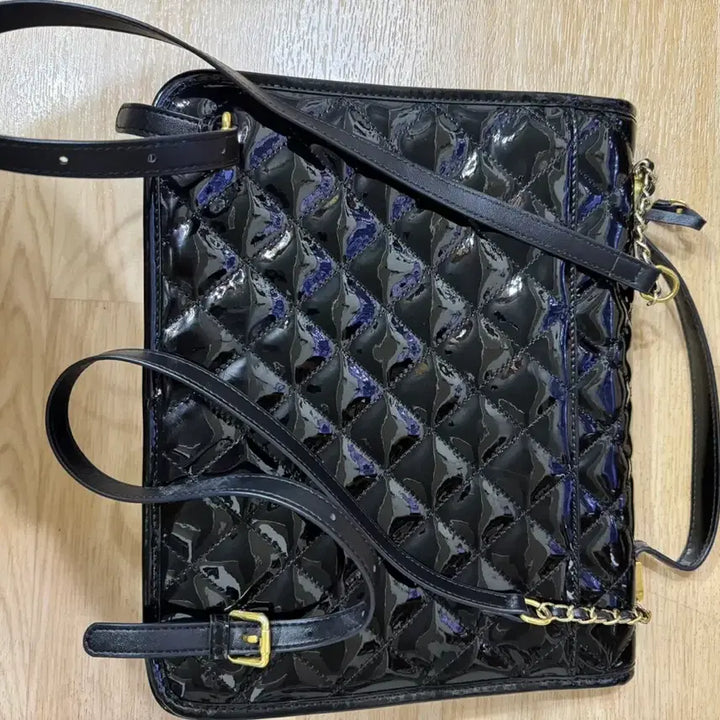 [BUNJANG] Chanel Backpack / 패이던트 샤넬 백팩