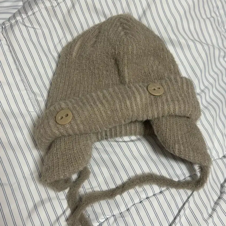 [BUNJANG] SESECE Two-Way Ear Flap Beanie Beige / (새상품 쎄쎄쎄 투웨이 이어플랩 비니 투톤믹스 베이지