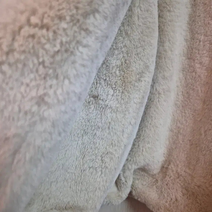 [BUNJANG] ITS MO Ivory Fur Lined Jacket / ITS MO 브랜드의 아이보리색 털 안감 자켓