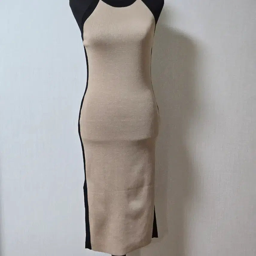 [BUNJANG] Beige and Black Color Block Knit Long Dress / 베이지+블랙  배색  니트 롱원피스