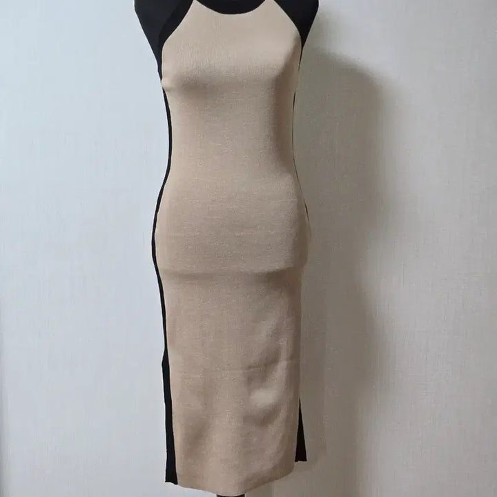 [BUNJANG] Beige and Black Color Block Knit Long Dress / 베이지+블랙  배색  니트 롱원피스