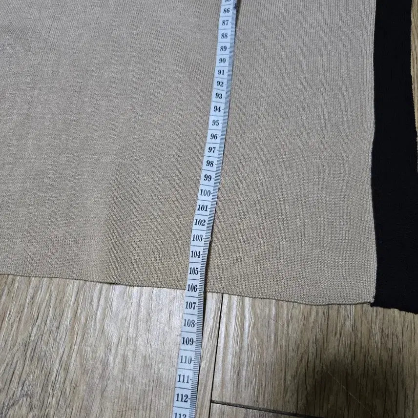 [BUNJANG] Beige and Black Color Block Knit Long Dress / 베이지+블랙  배색  니트 롱원피스