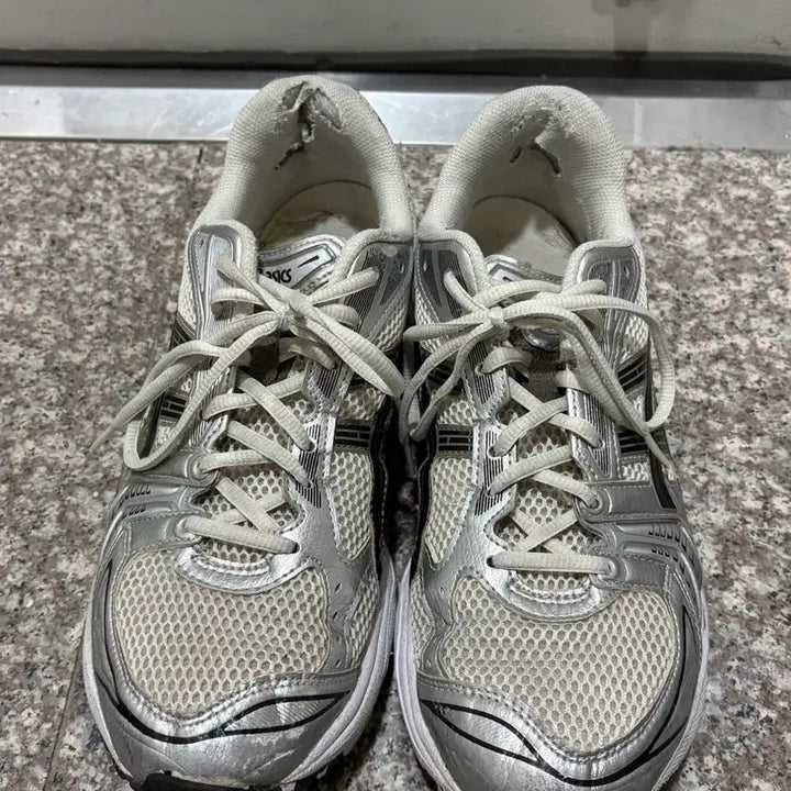 [BUNJANG] Asics Gel Kayano 14 Cream/Black 290 / 아식스 젤 카야노 14 크림/블랙 290