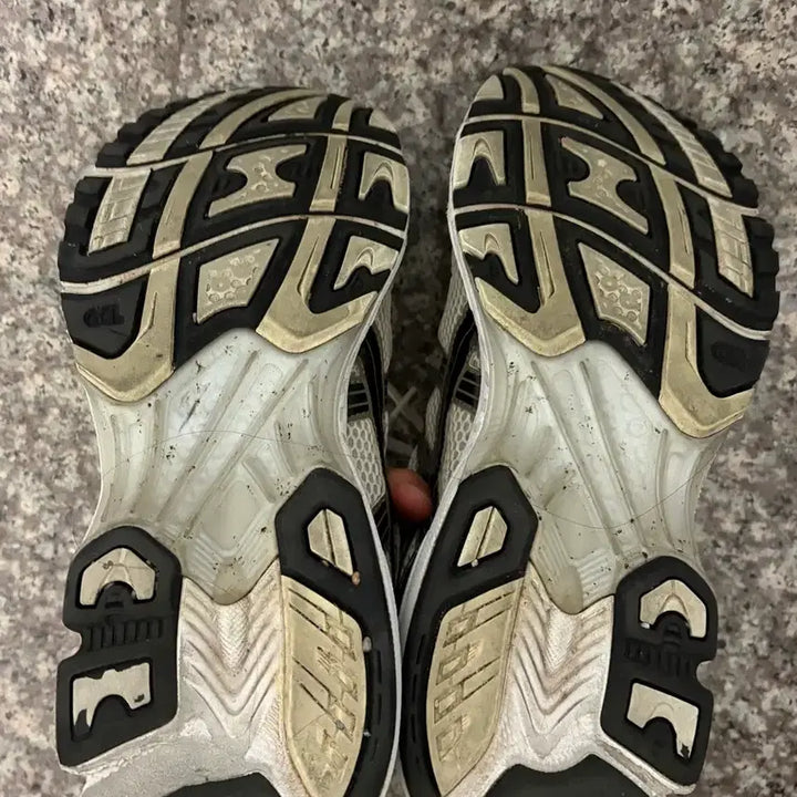 [BUNJANG] Asics Gel Kayano 14 Cream/Black 290 / 아식스 젤 카야노 14 크림/블랙 290