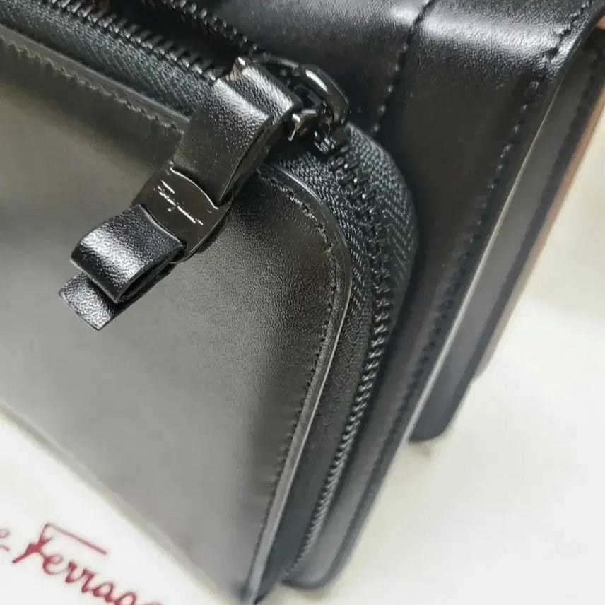 [BUNJANG] Ferragamo Chain Shoulder/Cross Bag / 페레가모 가방