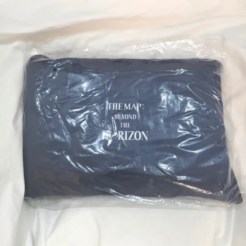 [BUNJANG] ONF 2026 Concert THE MAP BEYOND THE HORIZON MD Blanket Pouch Set / 온앤오프 ONF 2026 콘서트 MD 담요 파우치 세트 양도해요