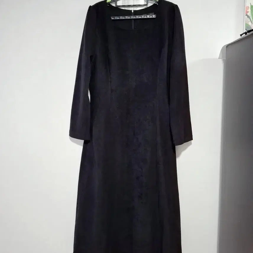 [SOLD OUT] 새상품급 LUUV 블랙 원피스 6677