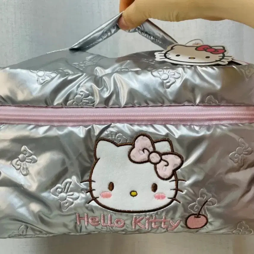[BUNJANG] Hello Kitty Silver Quilted Pouch (Large) / 새상품) 헬로키티 실버 퀼팅 파우치 라지사이즈