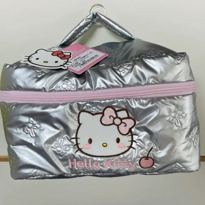 [BUNJANG] Hello Kitty Silver Quilted Pouch (Large) / 새상품) 헬로키티 실버 퀼팅 파우치 라지사이즈