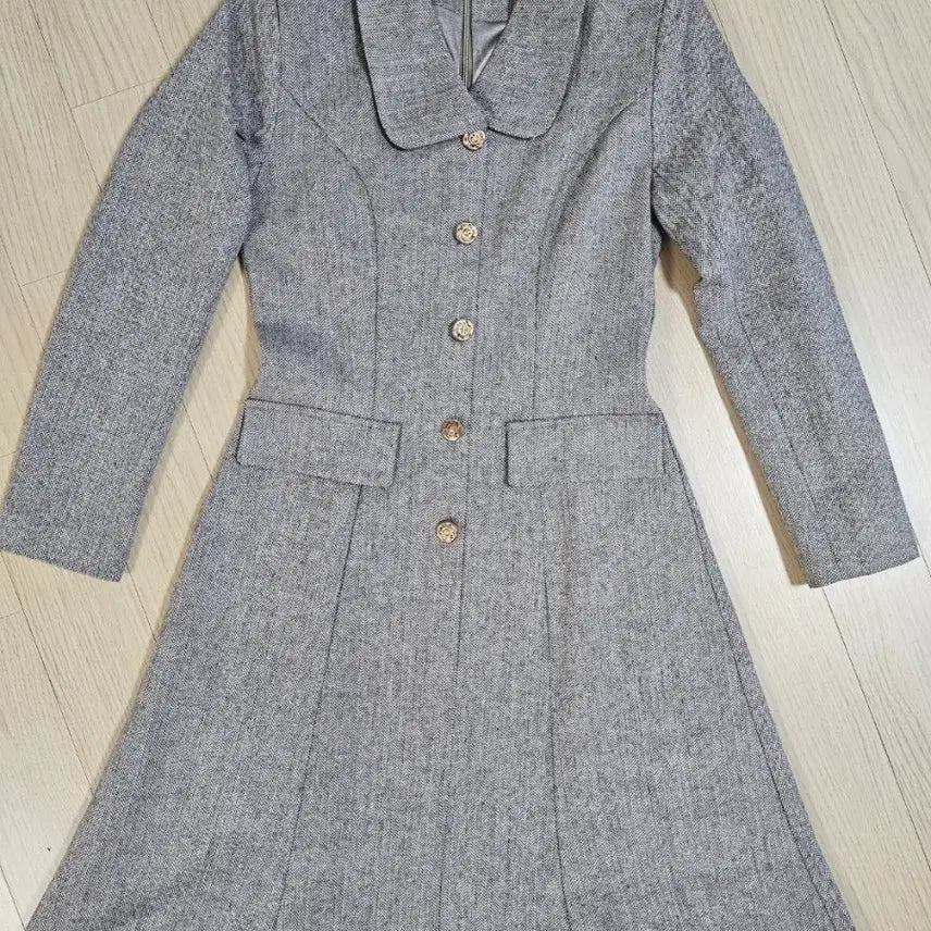 [BUNJANG] Sikline Sandyia Low Collar Gold Button Herringbone Dress / 시크라인 샌디아 로우카라 골드버튼 헤링본 원피스