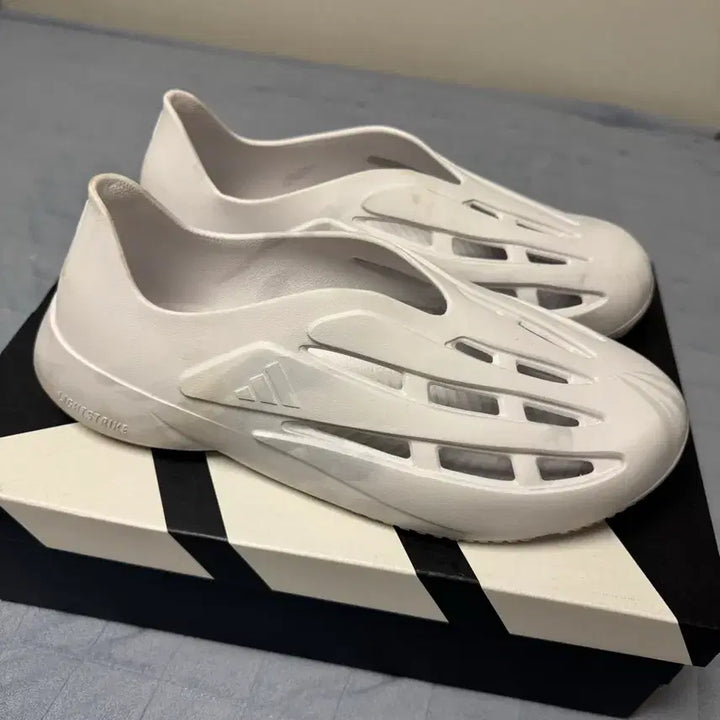 [BUNJANG] Adidas Alphabounce Slide Sandals / 아디다스 알파바운스 슬라이드 화이트