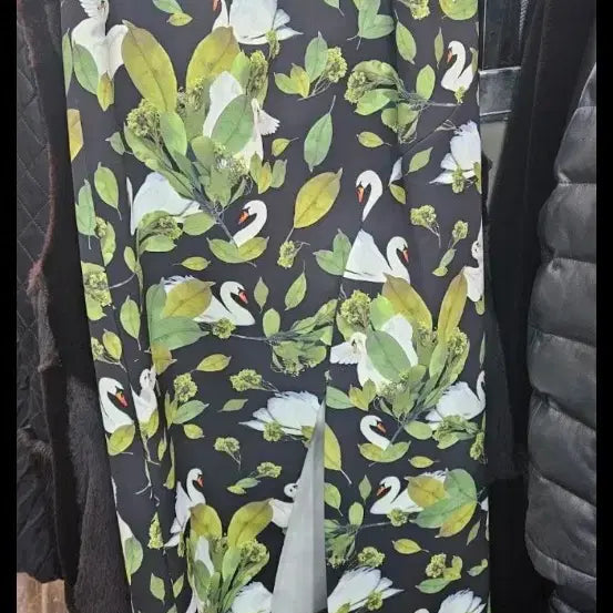 [BUNJANG] Beambyrola Swan Printed Midi Skirt / 빔바이롤라스커트