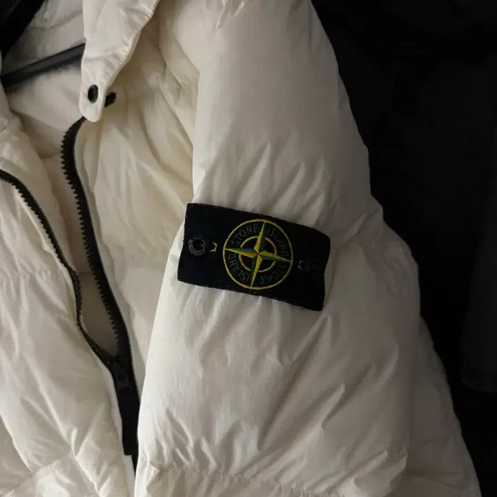 [BUNJANG] Stone Island Crinkle Reps White Padded Jacket (S) / 스톤아일랜드 크링클립스 화이트 패딩 s