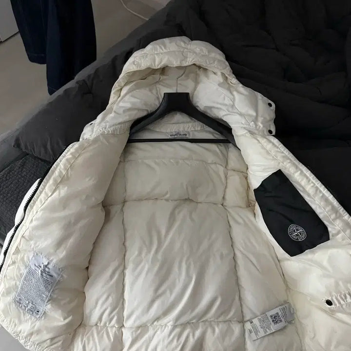 [BUNJANG] Stone Island Crinkle Reps White Padded Jacket (S) / 스톤아일랜드 크링클립스 화이트 패딩 s