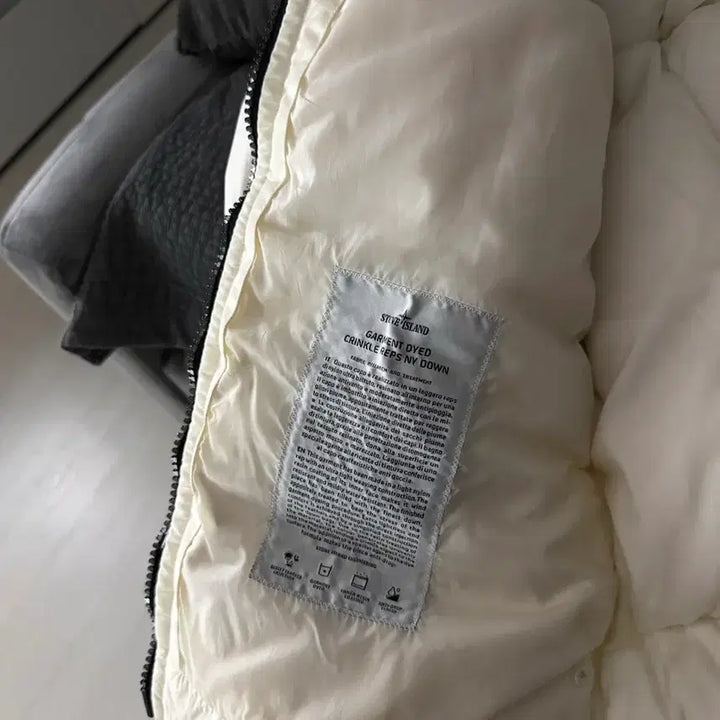 [BUNJANG] Stone Island Crinkle Reps White Padded Jacket (S) / 스톤아일랜드 크링클립스 화이트 패딩 s