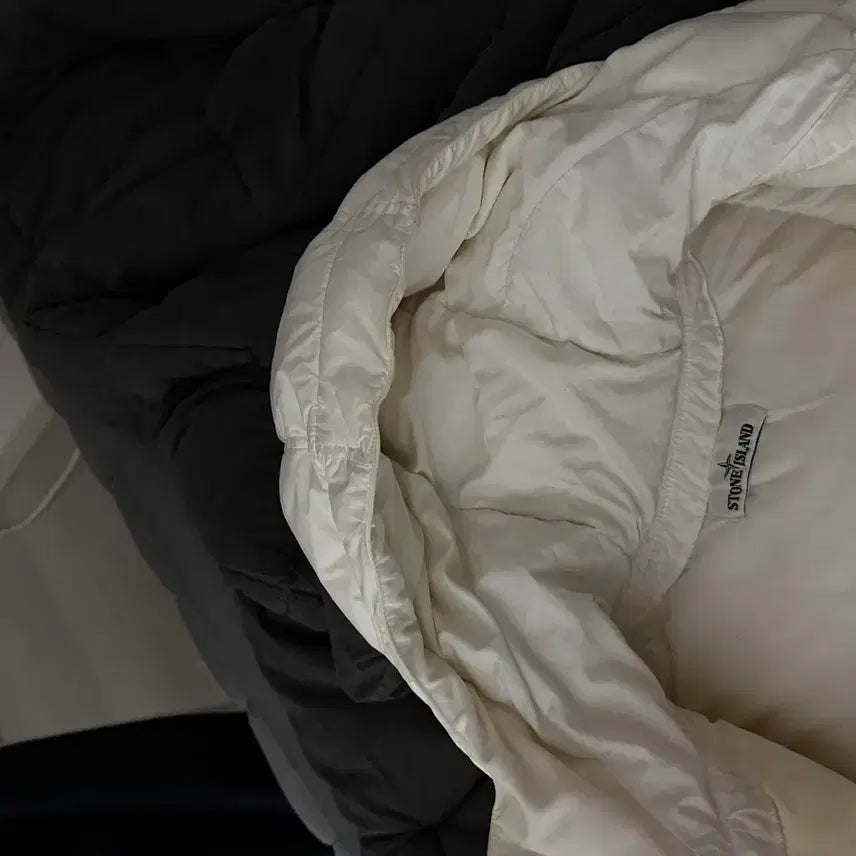 [BUNJANG] Stone Island Crinkle Reps White Padded Jacket (S) / 스톤아일랜드 크링클립스 화이트 패딩 s