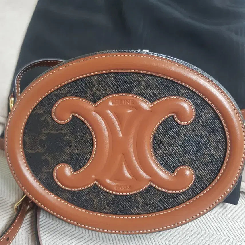 [BUNJANG] Celine Triomphe Oval Bag Large Triomphe Canvas and Calfskin / 셀린느 퀴르 트리옹프 오벌백 라지  트리옹프 캔버스 카프스킨 정품