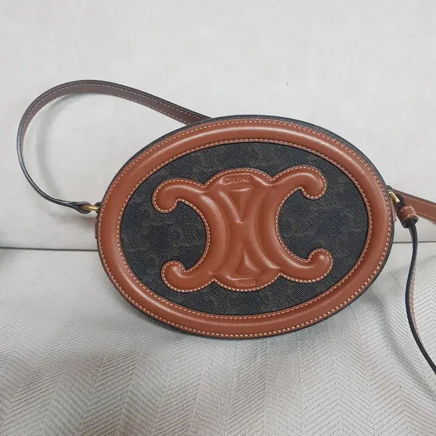 [BUNJANG] Celine Triomphe Oval Bag Large Triomphe Canvas and Calfskin / 셀린느 퀴르 트리옹프 오벌백 라지  트리옹프 캔버스 카프스킨 정품