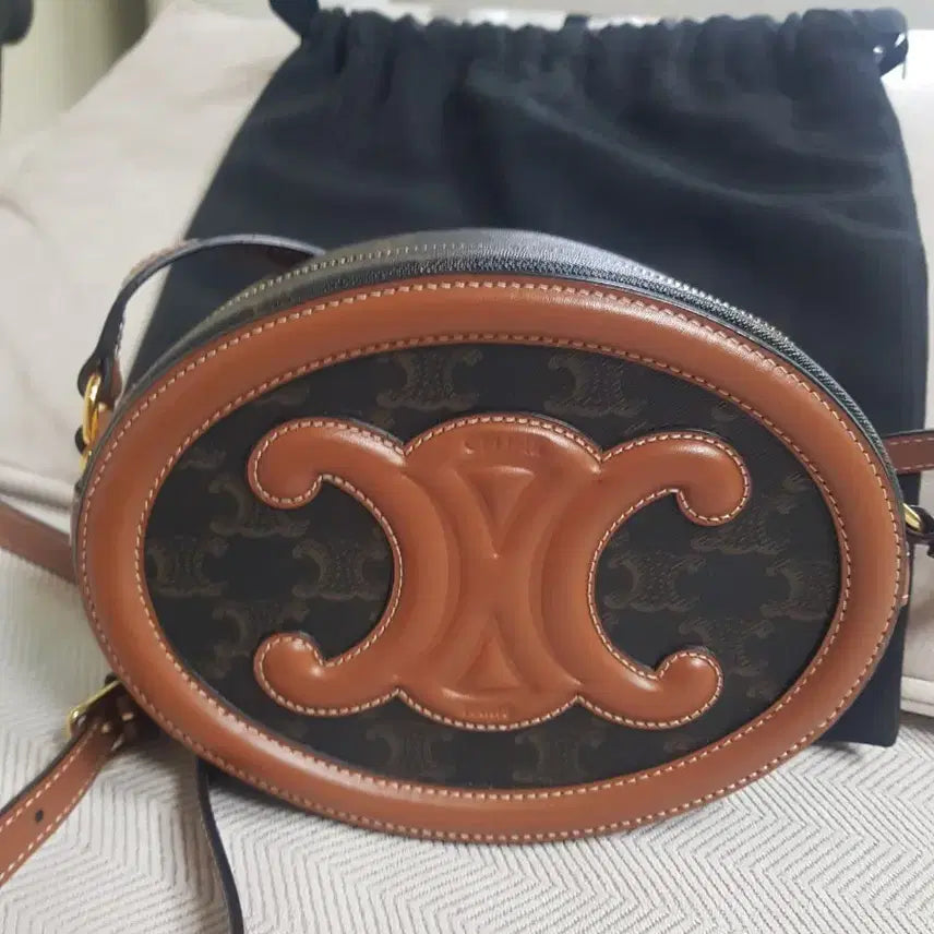 [BUNJANG] Celine Triomphe Oval Bag Large Triomphe Canvas and Calfskin / 셀린느 퀴르 트리옹프 오벌백 라지  트리옹프 캔버스 카프스킨 정품