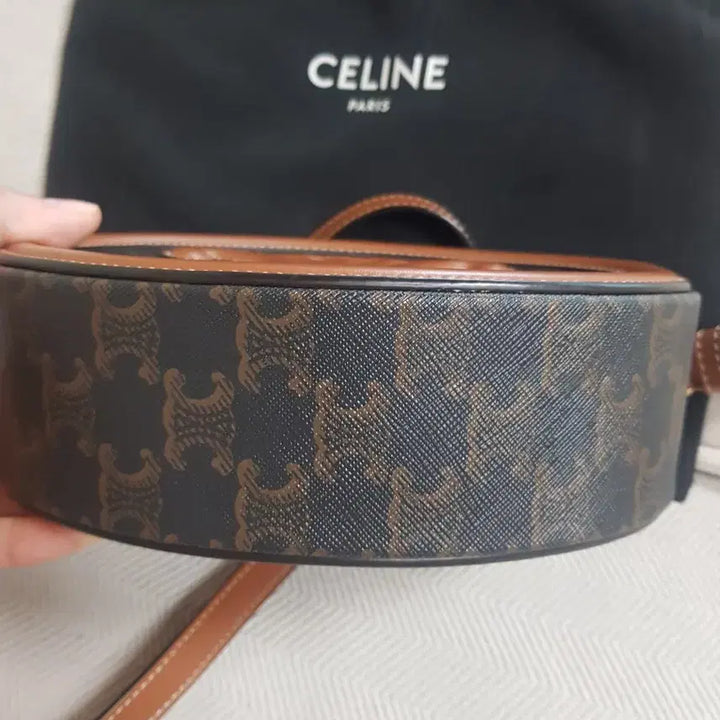 [BUNJANG] Celine Triomphe Oval Bag Large Triomphe Canvas and Calfskin / 셀린느 퀴르 트리옹프 오벌백 라지  트리옹프 캔버스 카프스킨 정품
