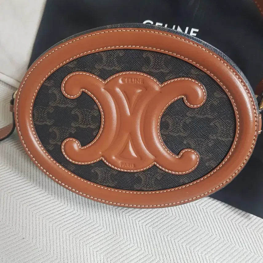 [BUNJANG] Celine Triomphe Oval Bag Large Triomphe Canvas and Calfskin / 셀린느 퀴르 트리옹프 오벌백 라지  트리옹프 캔버스 카프스킨 정품