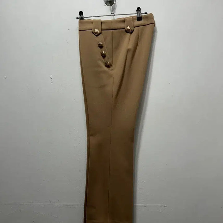 [BUNJANG] Unbranded Beige Trousers 30-inch / 금장 버튼 포인트 베이지색 바지 새상품 30인치