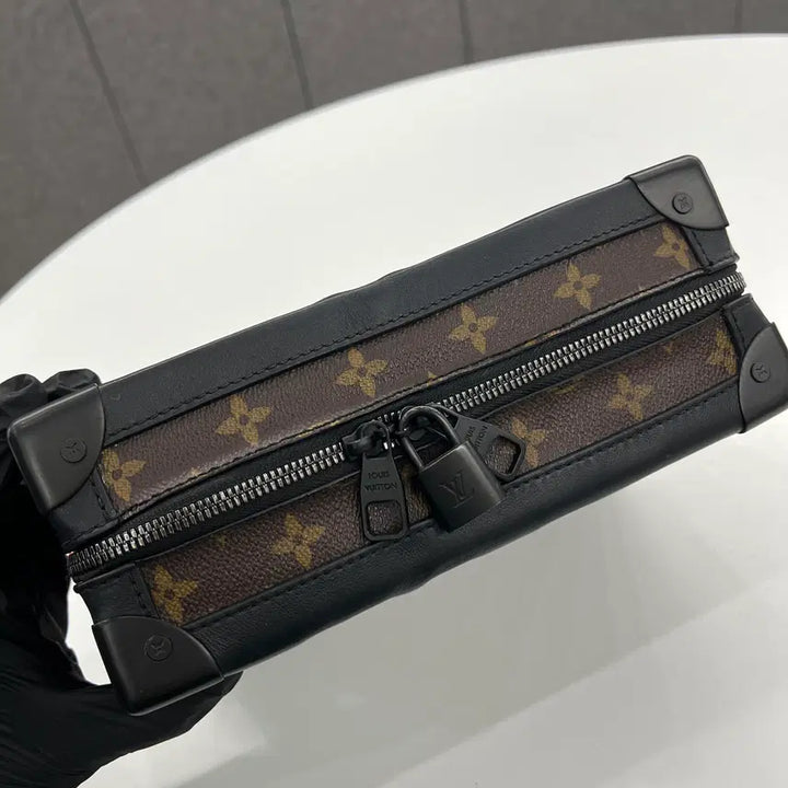 [BUNJANG] AB2 Louis Vuitton Virgil Abloh Monogram Soft Trunk Crossbody Bag / AB2 / 루이비통 버질아블로 모노그램 소프트트렁크 크로스백