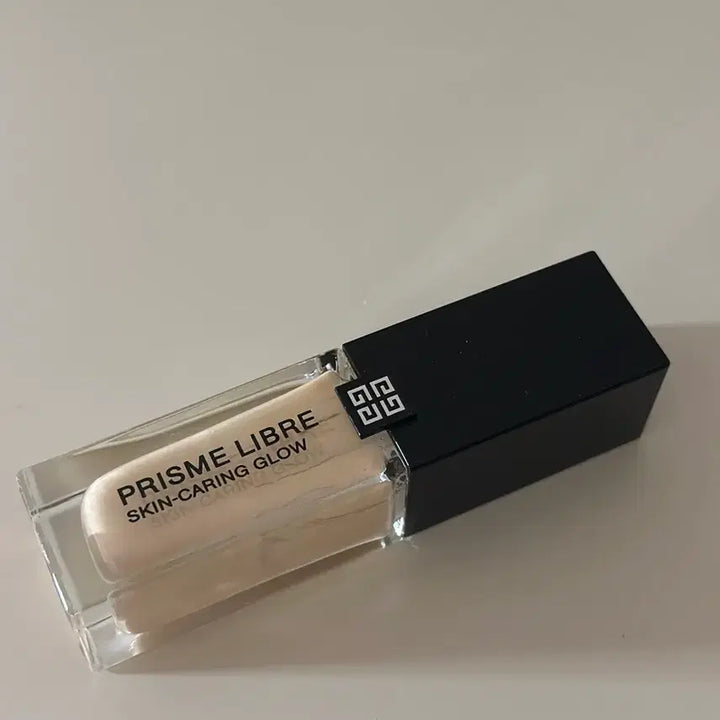 [BUNJANG] Givenchy Prisme Libre Skincare-Glow Foundation 95N / 지방시 프리즘 리브르 스킨케어링 글로우 파운데이션 95N