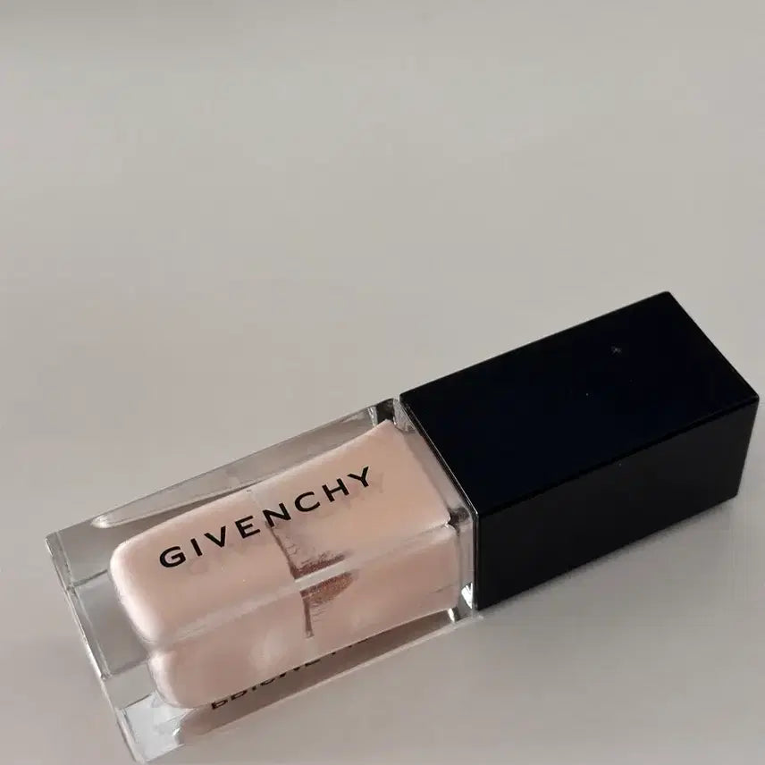 [BUNJANG] Givenchy Prisme Libre Skincare-Glow Foundation 95N / 지방시 프리즘 리브르 스킨케어링 글로우 파운데이션 95N
