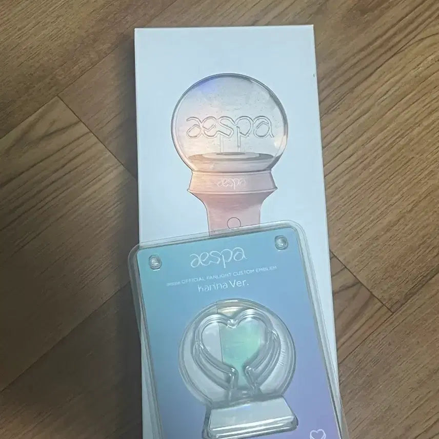 [SOLD OUT] 에스파 공식 응원봉 카리나 커스텀 엠블럼