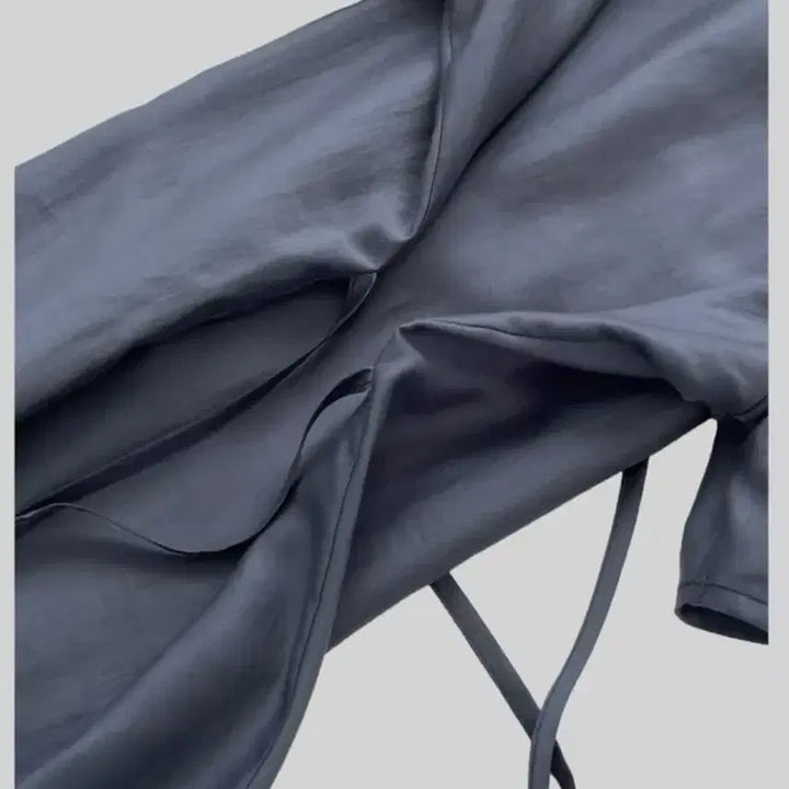 [BUNJANG] Autumn Tencel Strap Blouse Black / (새옷) 어텀 텐셀 스트랩 블라우스 블랙