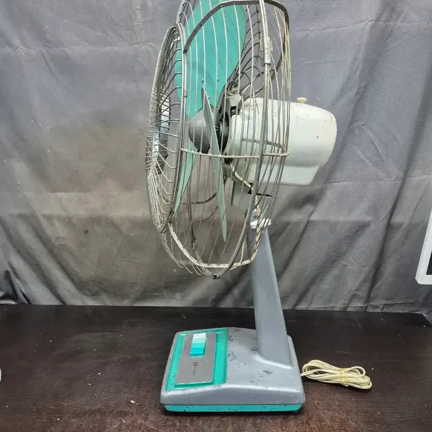 [BUNJANG] Hitachi Vintage Fan (Mint) / 1960년대 히타치 빈티지 선풍기 민트색