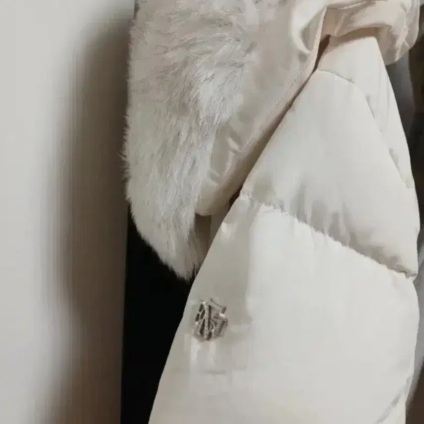 [BUNJANG] NICE CLAUP Ivory Fur Collar Short Padding 66 Size (Sealed) / 나이스클랍 아이보리 퍼 카라 숏패딩 66사이즈 (미착용 새상품)