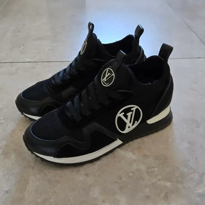 [BUNJANG] Louis Vuitton Run Away Sneakers Black / 루이비통 런어웨이 스니커즈 블랙