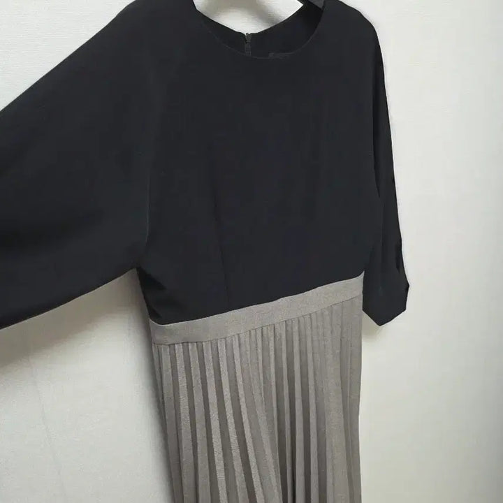 [SOLD OUT] 라밤바룸 플리츠 롱 원피스