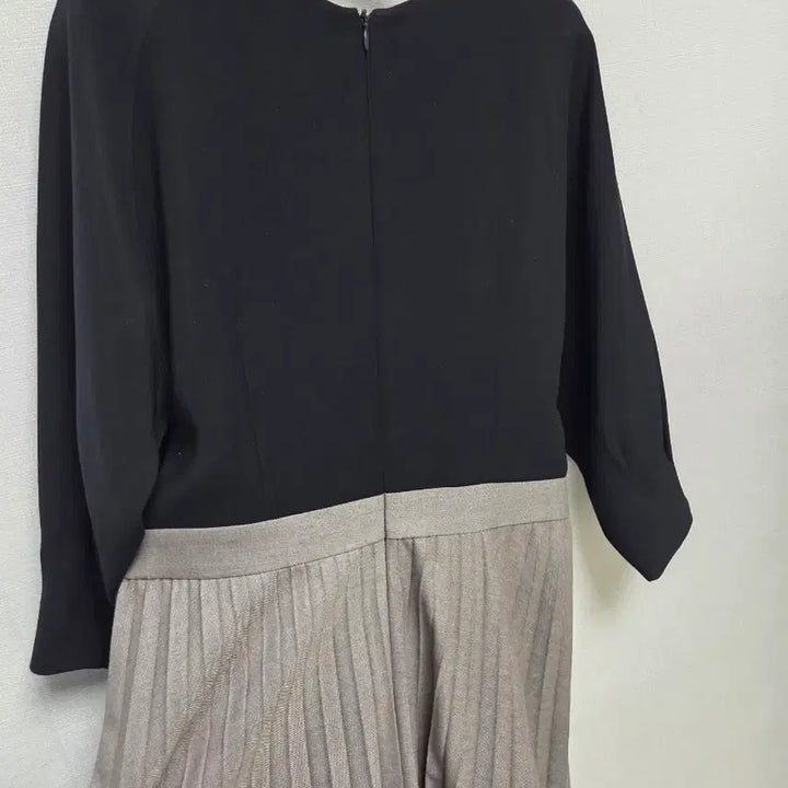 [SOLD OUT] 라밤바룸 플리츠 롱 원피스