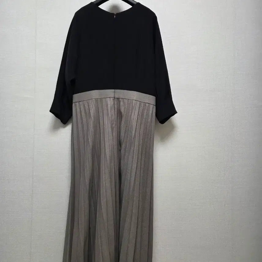 [SOLD OUT] 라밤바룸 플리츠 롱 원피스