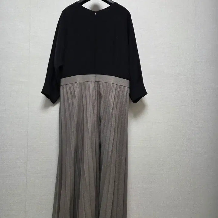 [SOLD OUT] 라밤바룸 플리츠 롱 원피스
