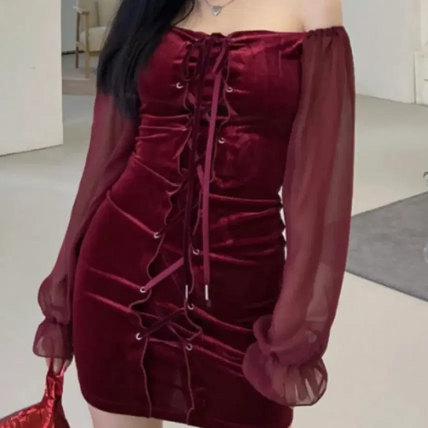 [BUNJANG] Wine Velvet Off-Shoulder Mini Dress / 와인 벨벳 오프숄더 미니 원피스