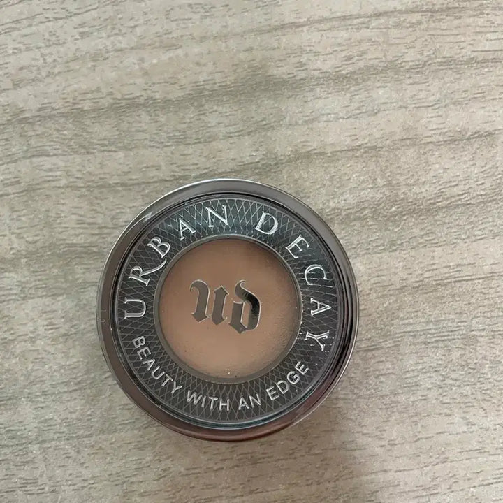 [BUNJANG] IU ABC GUM Eyeshadow / 얼반디케이 아이섀도우 ABC GUM (아이유 섀도우)