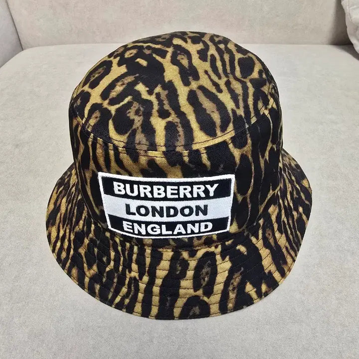 [BUNJANG] Burberry Reversible Leopard Bucket Hat / [정품]버버리 리버시블 레오파드 버킷햇[거의새상품]